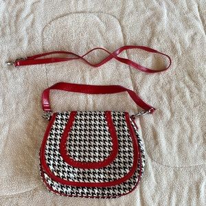 Vera Bradley Frill houndstooth purse. Has short and long strap.